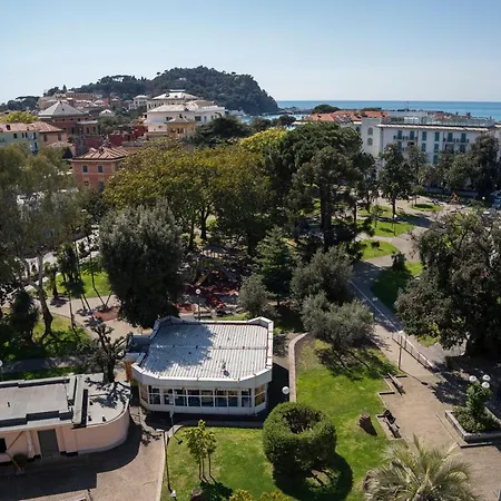 025 - Casa Panoramica In Centro, 90metri Vista Mare Con Terrazzo Vista Portofino Lägenhet Sestri Levante